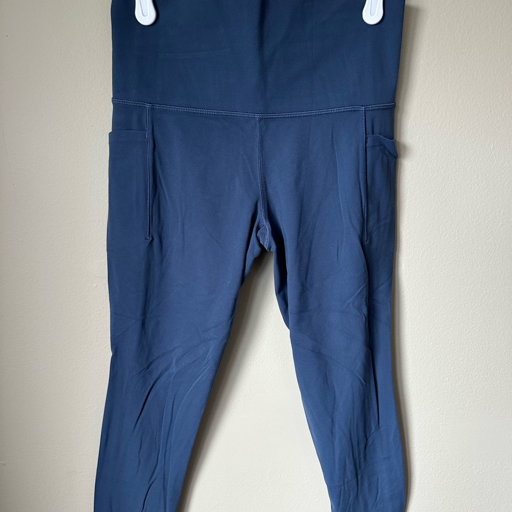 Athleta Women’s Blue Leggings 7/8 tight with pockets